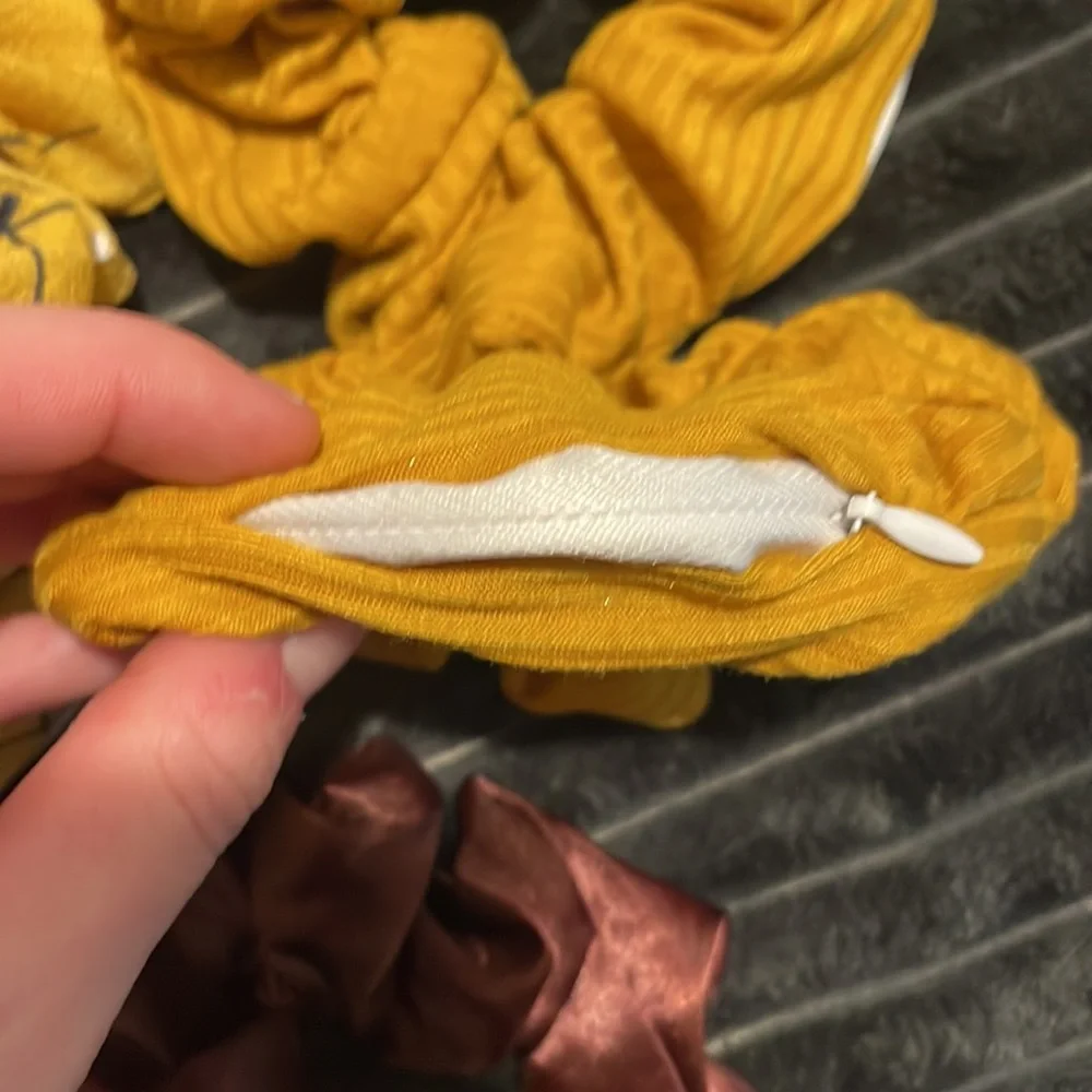 Scrunchies with zipper pockets - Picture 2 of 2